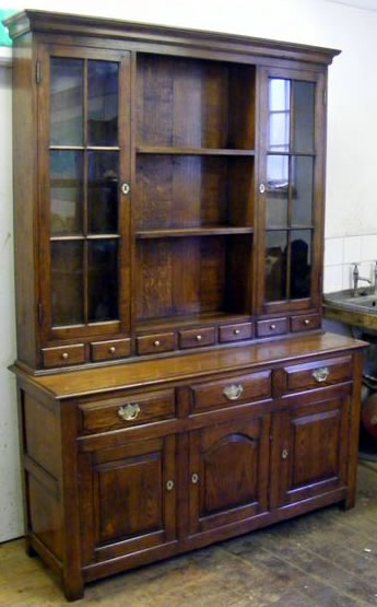 SC10185 Glazed Rack on IT3 Dresser Base