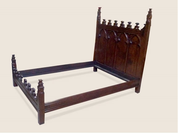 SC11206 Gothic Bed